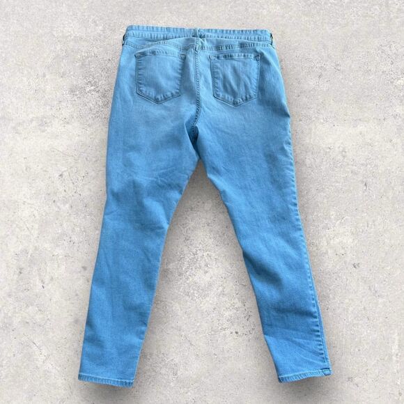 Old Navy Rockstar Women's Size 16 Stretch Straight Leg Distressed Mid Rise Jeans - Picture 3 of 5